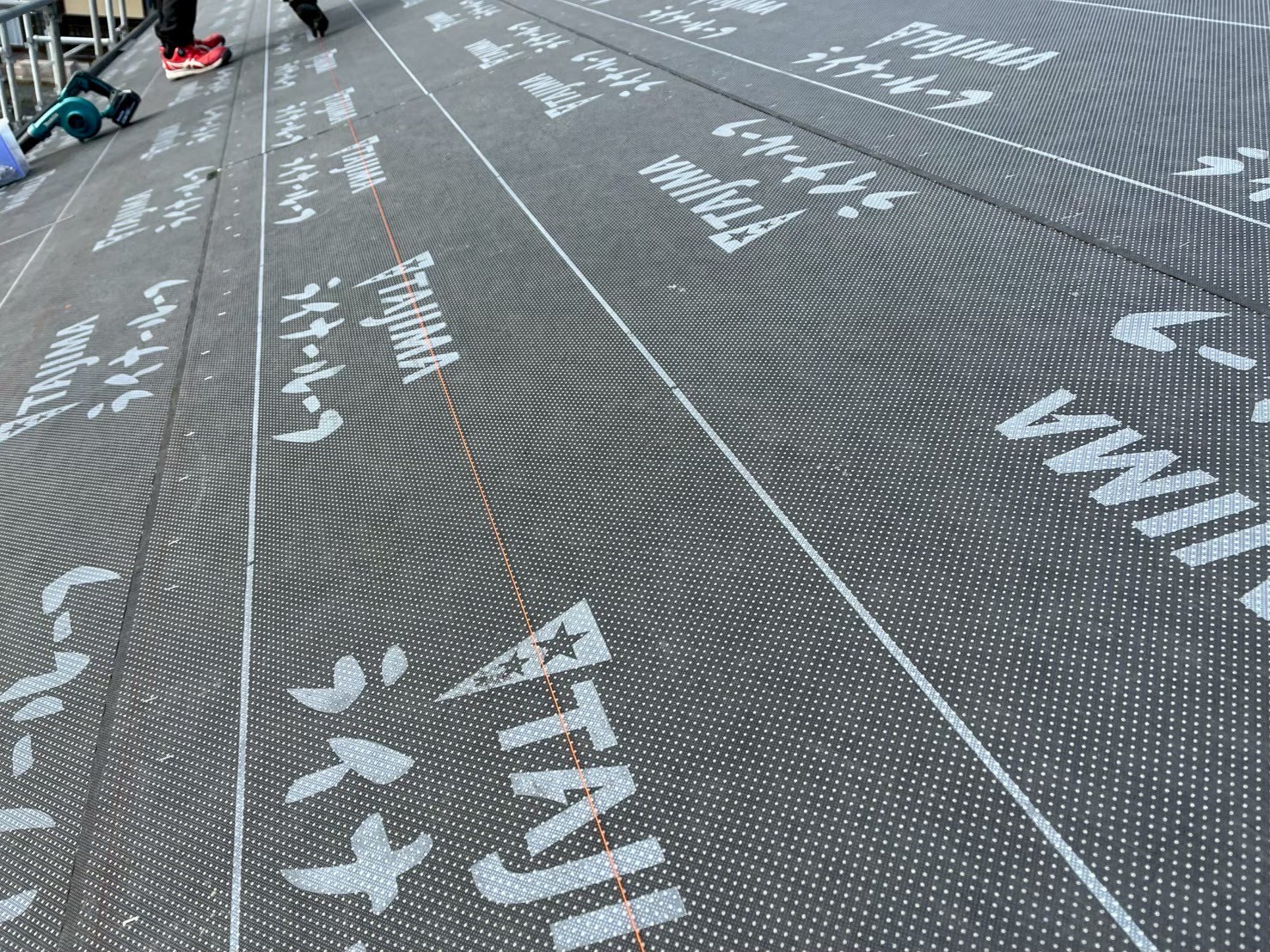 石岡市　ルーフィング全面敷設の様子